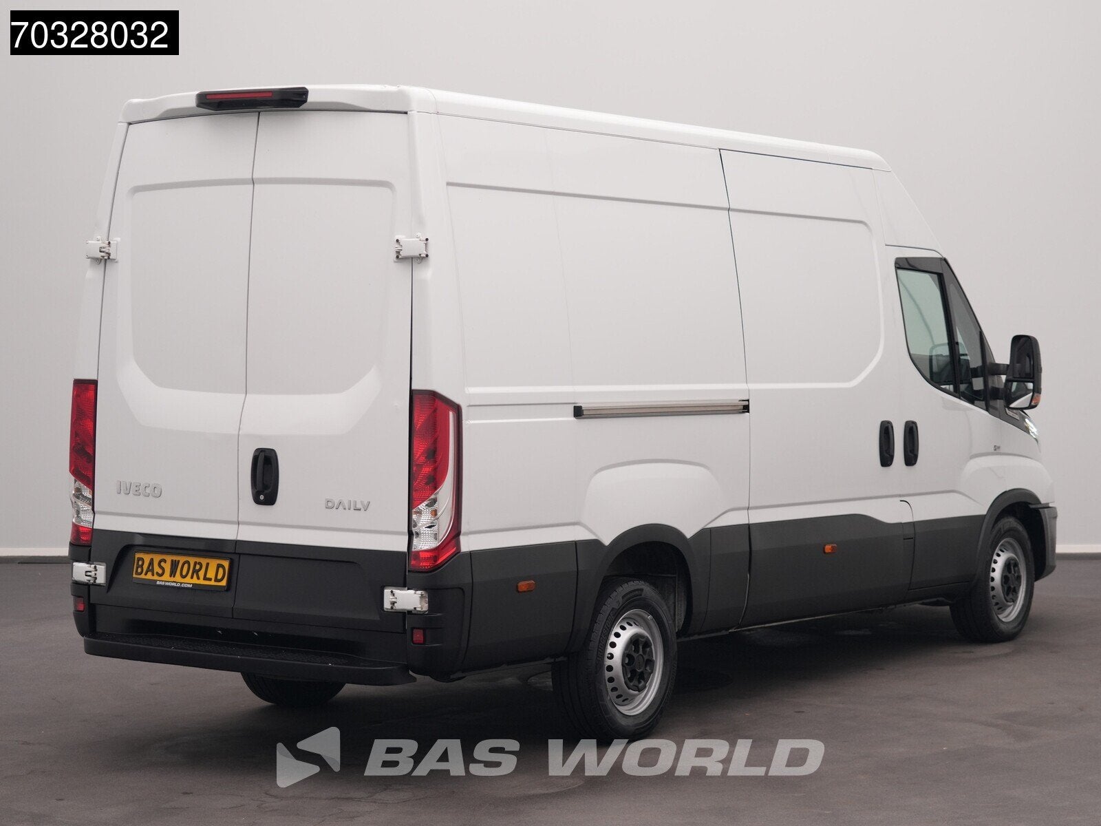 Iveco Daily 35S18 3.0L Automaat 180PK L2H2 LED Navi Airco Cr, Auto's, Automaat, 2382 kg, Stof, Gebruikt