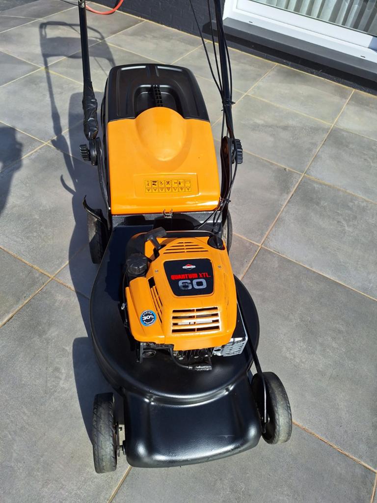 Mooie + goedwerkende zelftrekker 6pk brigs and straton motor, Tuin en Terras, Grasmaaiers, Ophalen