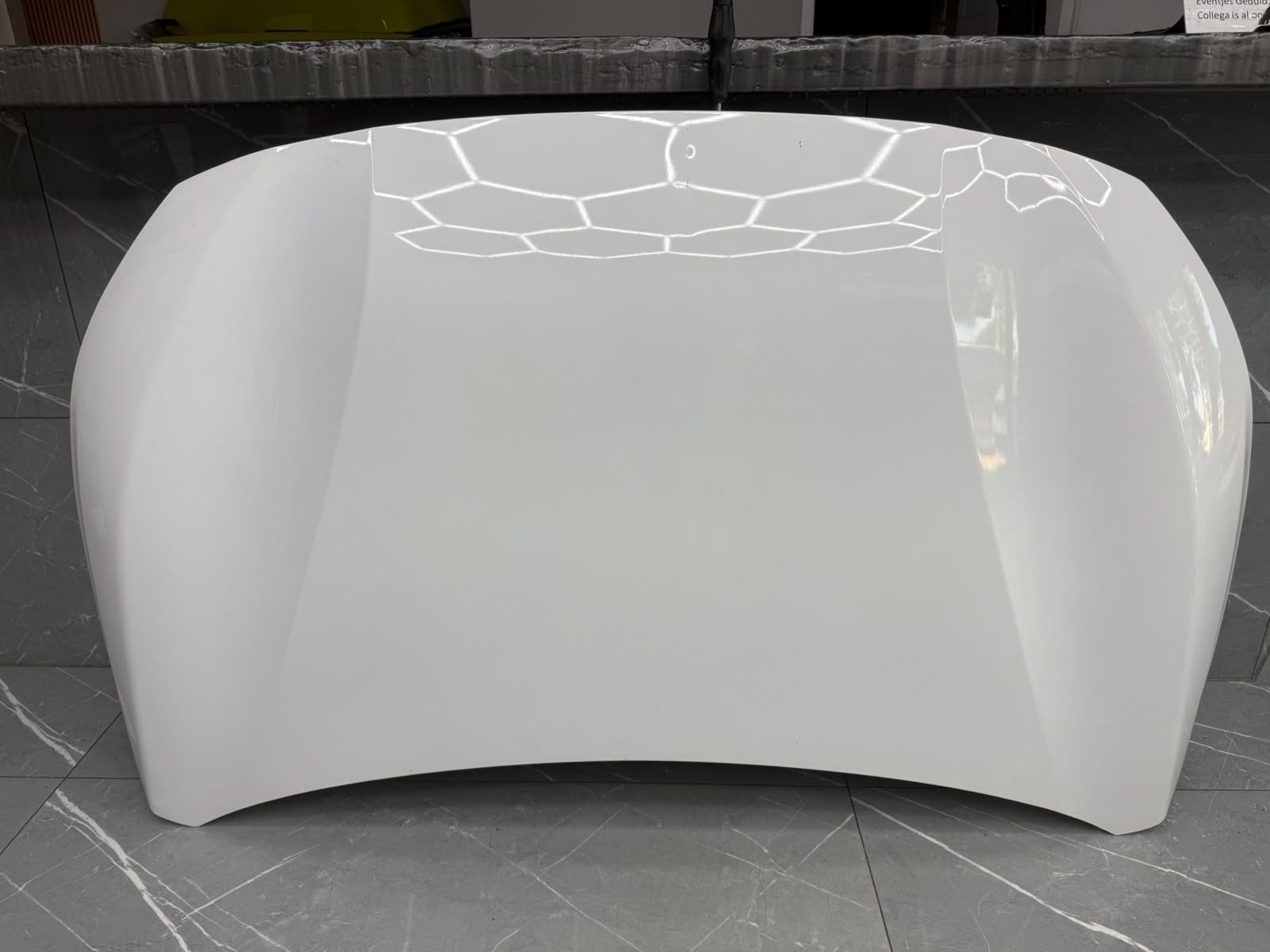 Capot de diff rentes couleurs pour Peugeot 208 19-26 Noir Bl, Taurusavenue 1
2132 LS  Hoofddorp, NL, Contact.group@renault.com