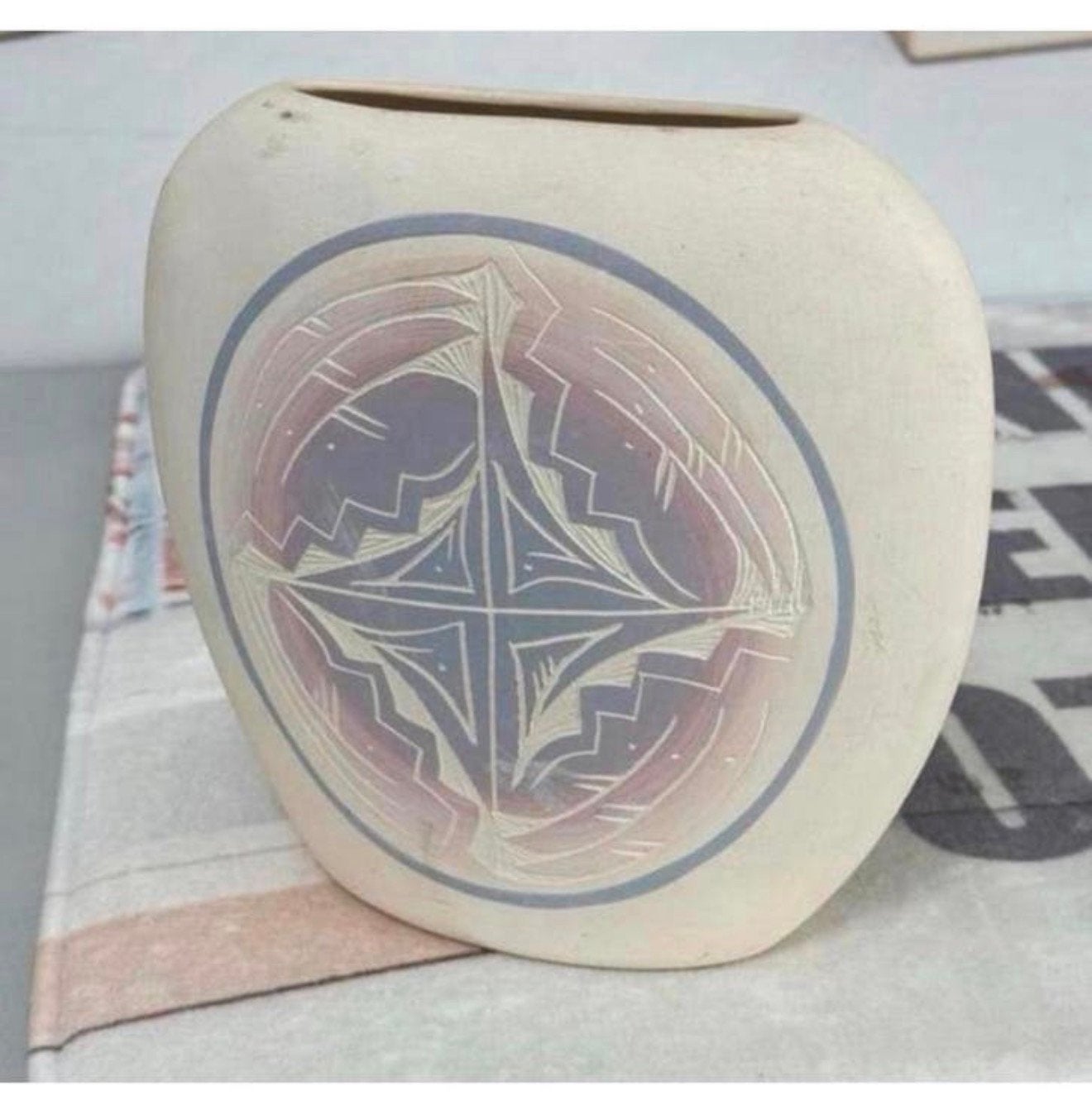 VINTAGE 1980 Navajo Pastel geëtste aardewerk vaas Keramisch, Antiek en Kunst, Antiek | Vazen, Ophalen of Verzenden