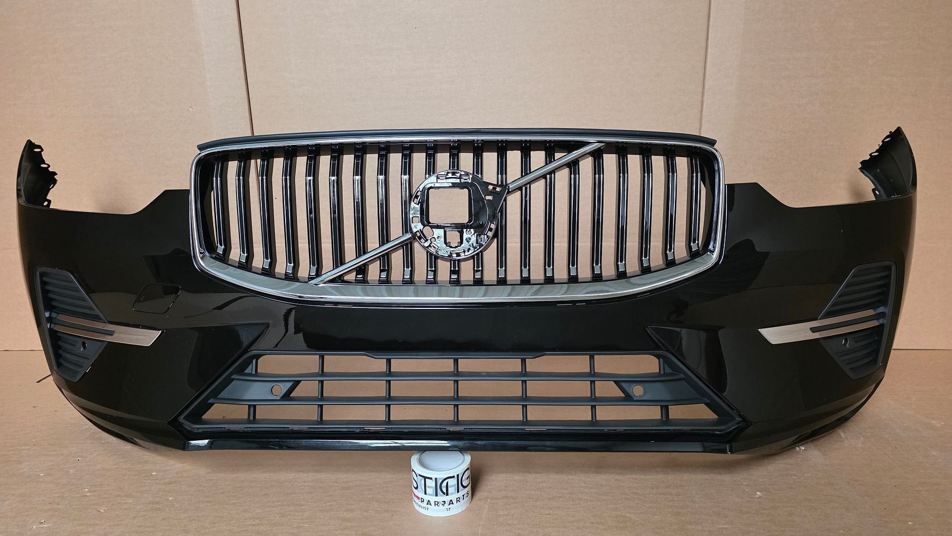 Voorbumper Volvo XC60 II Facelift 2021-2025 FACELIFT BUMPER, Gebruikt, -, Voor, Ophalen of Verzenden