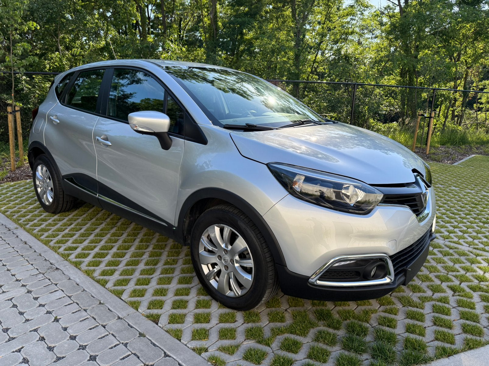 Renault Captur 1.2 Tce 2014 86000km Automaat Airco Gekeurd, Auto's, Dealer onderhouden, Stof, USB, Zwart