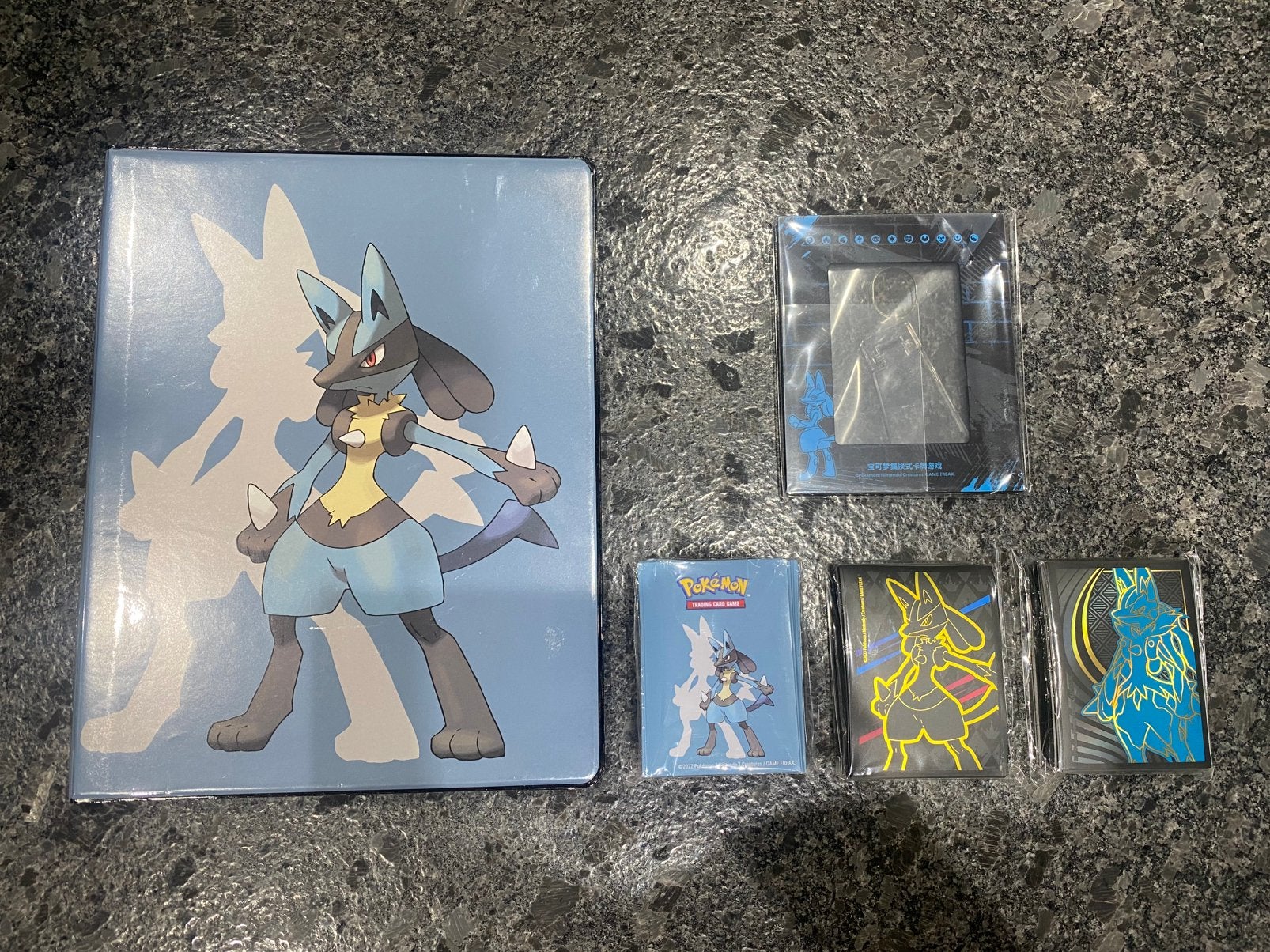 Pokemon kaartenset (Lucario), Ophalen of Verzenden, Zo goed als nieuw, Boek of Catalogus