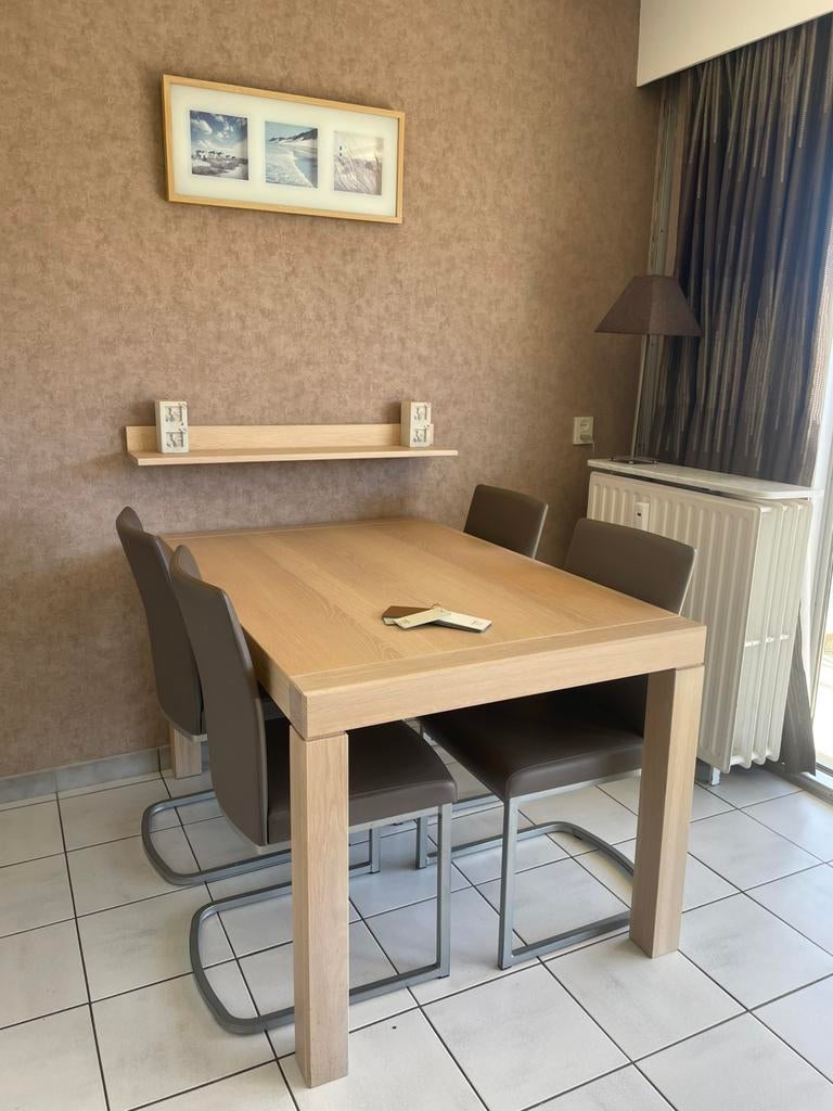 Tafel 136x88, Huis en Inrichting, Stoffering | Vloerbedekking, Ophalen, Zo goed als nieuw