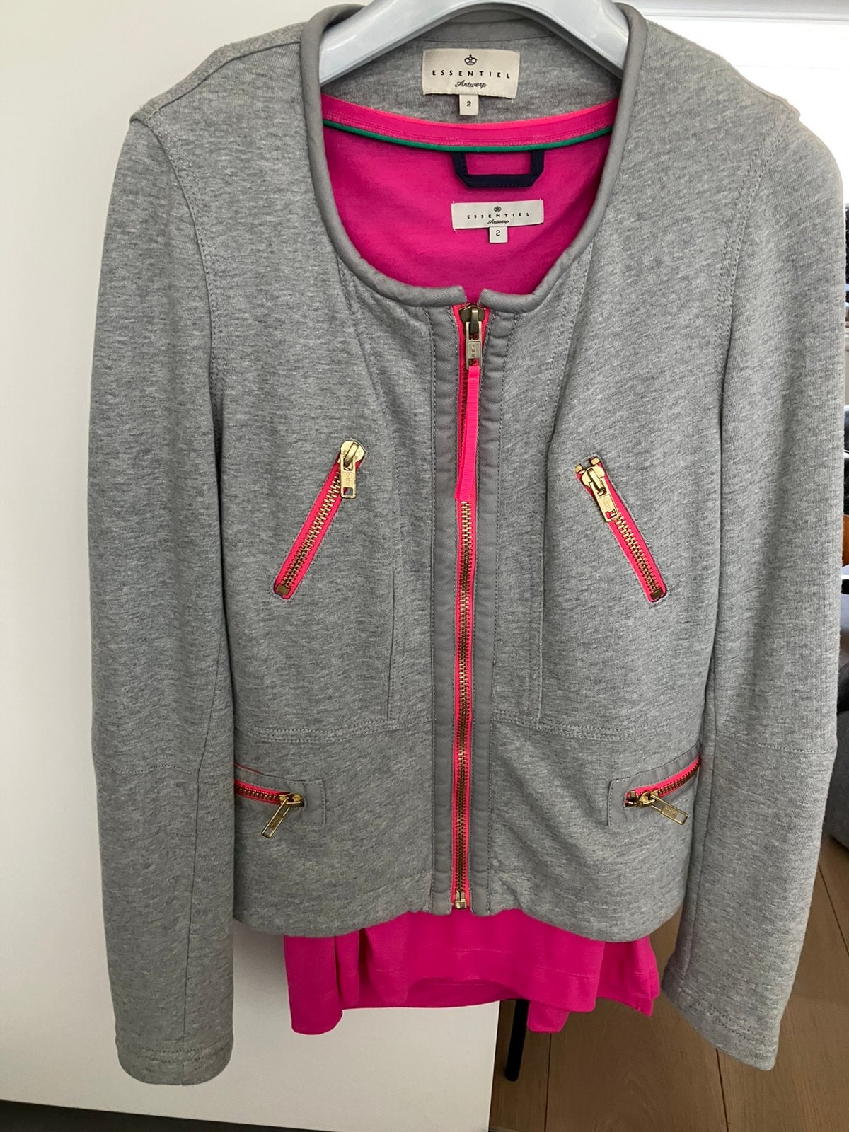 Sportjasje en bloesje Essentiel maat 2, Gris, Taille 36 (S), Comme neuf, Enlèvement