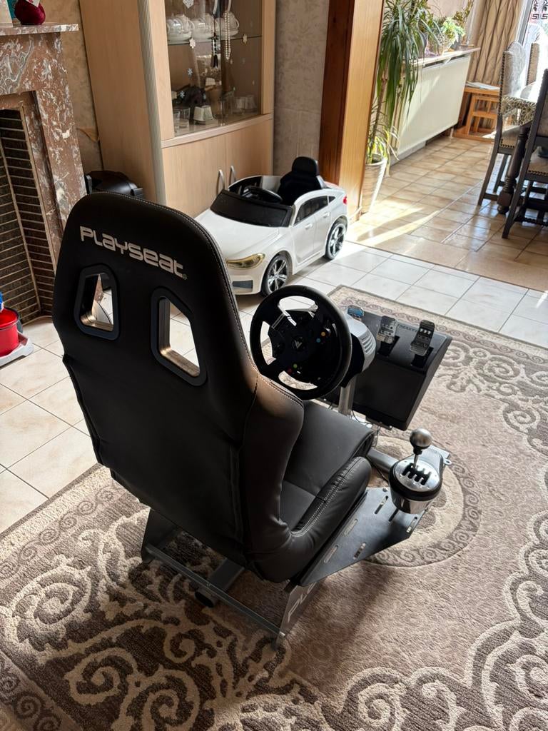 Sim racing wiel en stoel, Games en Spelcomputers, Ophalen of Verzenden, Zo goed als nieuw