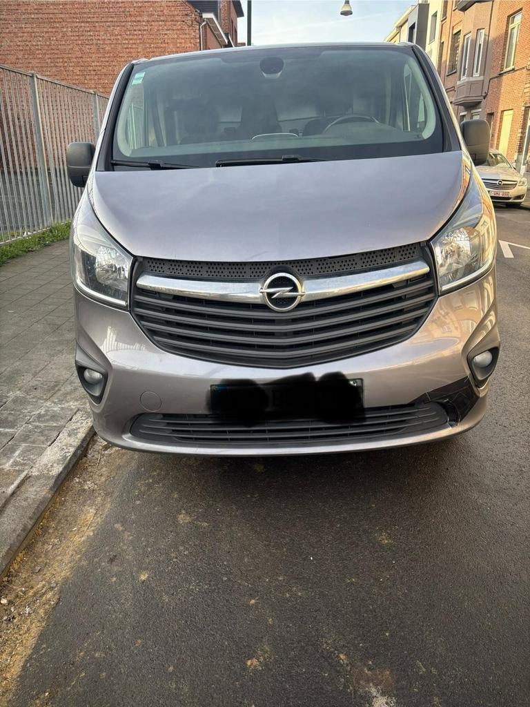 Opel vivaro 1.6 diesel 228000km annee  2015 airco, Auto's, Euro 5, Monovolume, Vivaro, Zwart