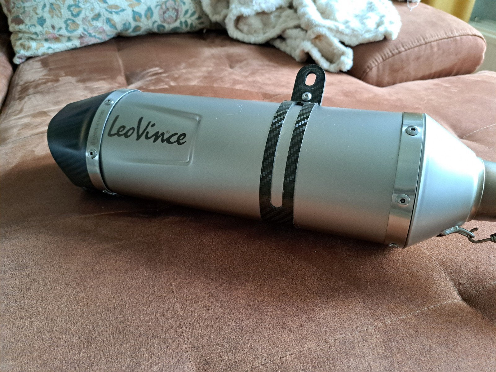 leovince evo one suzuki sv 650 uitlaat, Ophalen