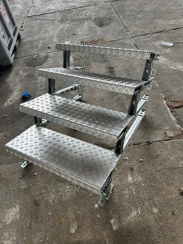 Nieuwe industriële 4-treeds Hilti trap 76 x 32 cm, Ophalen, Nieuw, Trap