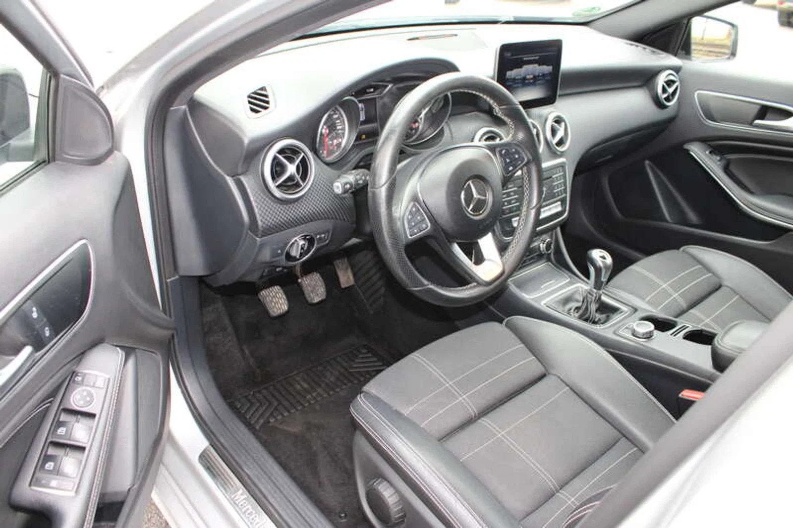Mercedes-Benz A-CLASS 180 Airco/Cruise 1 jaar garantie!, Autos, Achat, Euro 6, Entreprise, Boîte manuelle