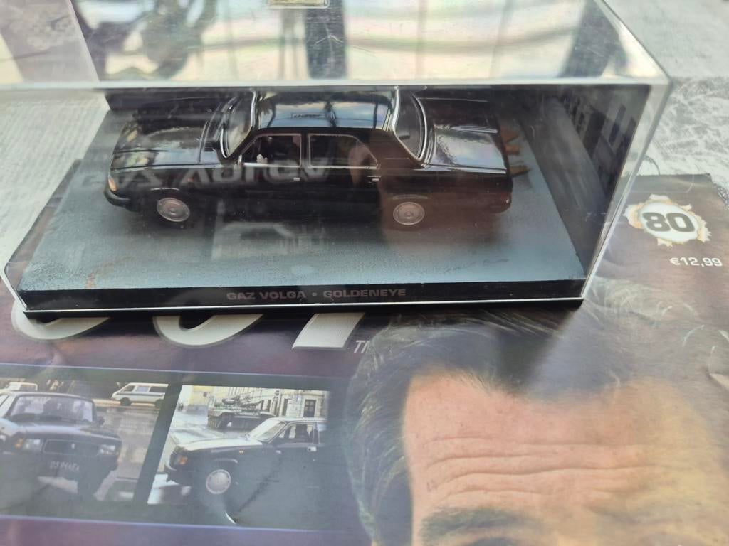 1.43 james bond auto met boekje nr 80 gaz volga, Enlèvement ou Envoi, Voiture