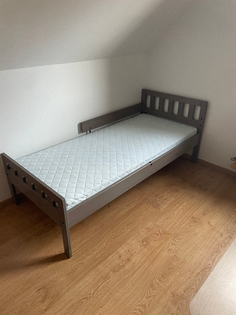 KEA houten kinderbed 70x160 cm + lattenbodem + VYSSA matras, Ophalen, Gebruikt, 70 tot 85 cm, 140 tot 160 cm