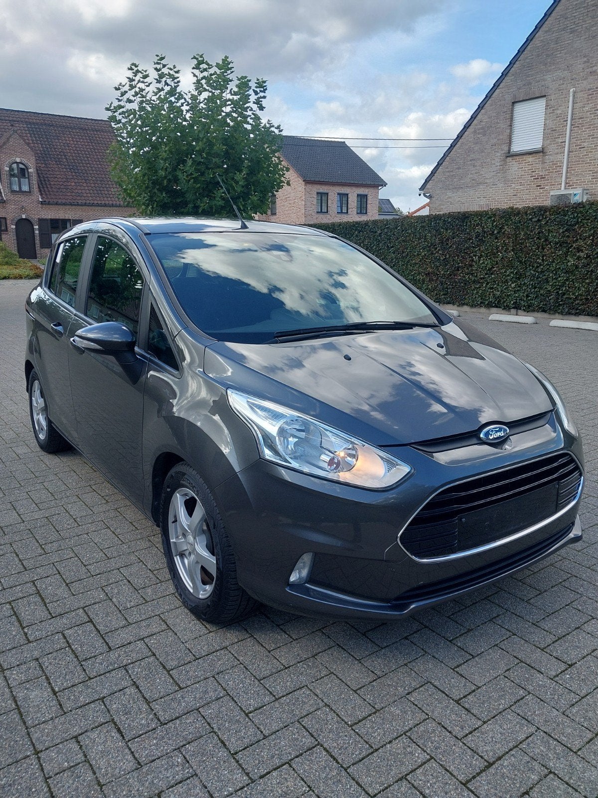 zeer mooie ford b-max benzine 79000km, Voorwielaandrijving, Dealer onderhouden, 4 cilinders, B-Max