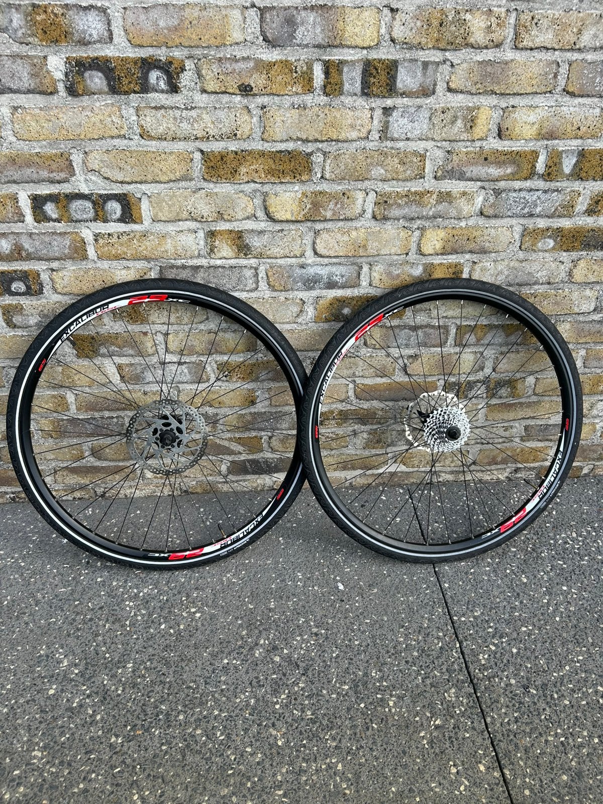 2 sets mountainbike wielen en 1 set koersfiets wielen, Fietsen en Brommers, Zo goed als nieuw, Aluminium, Mountainbike, Ophalen