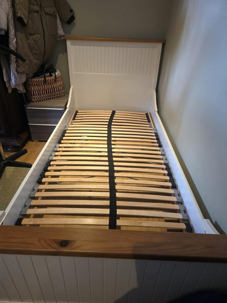 Bed, Enlèvement