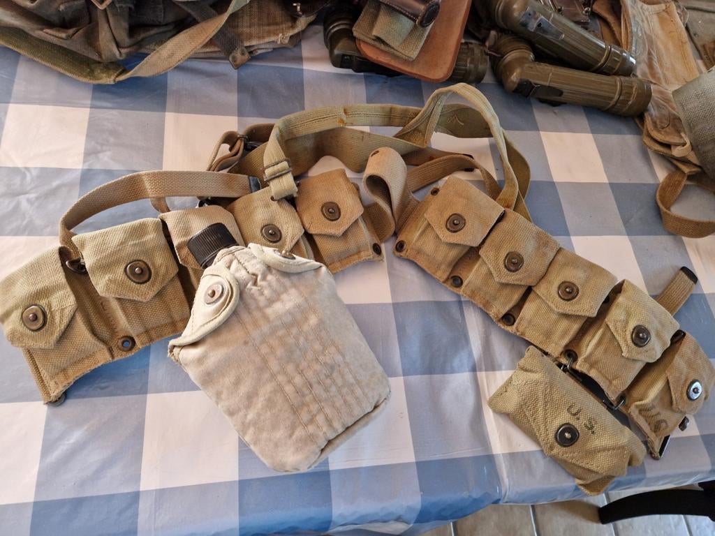 US 1942  Gordelset gordel rugriemen tasje veldfles 1942, Verzamelen, Militaria | Tweede Wereldoorlog, Ophalen