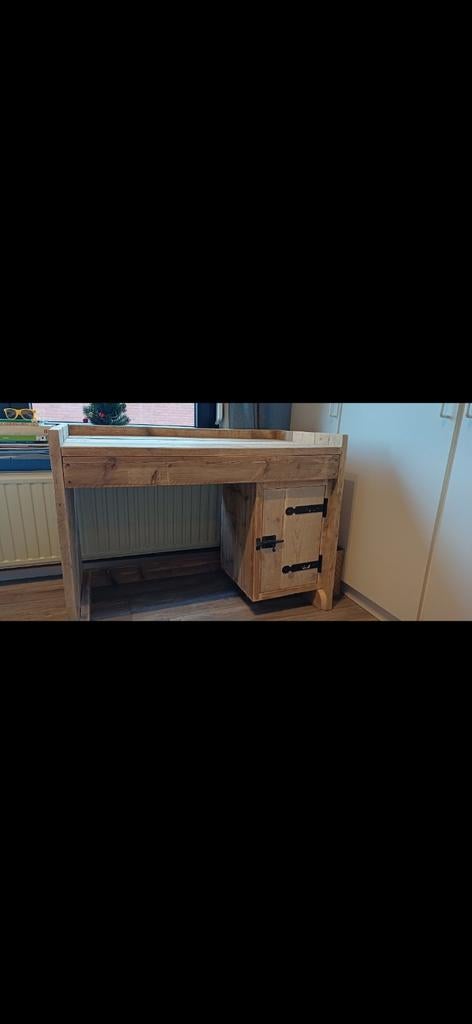 Steigerhouten bureautje, Enlèvement