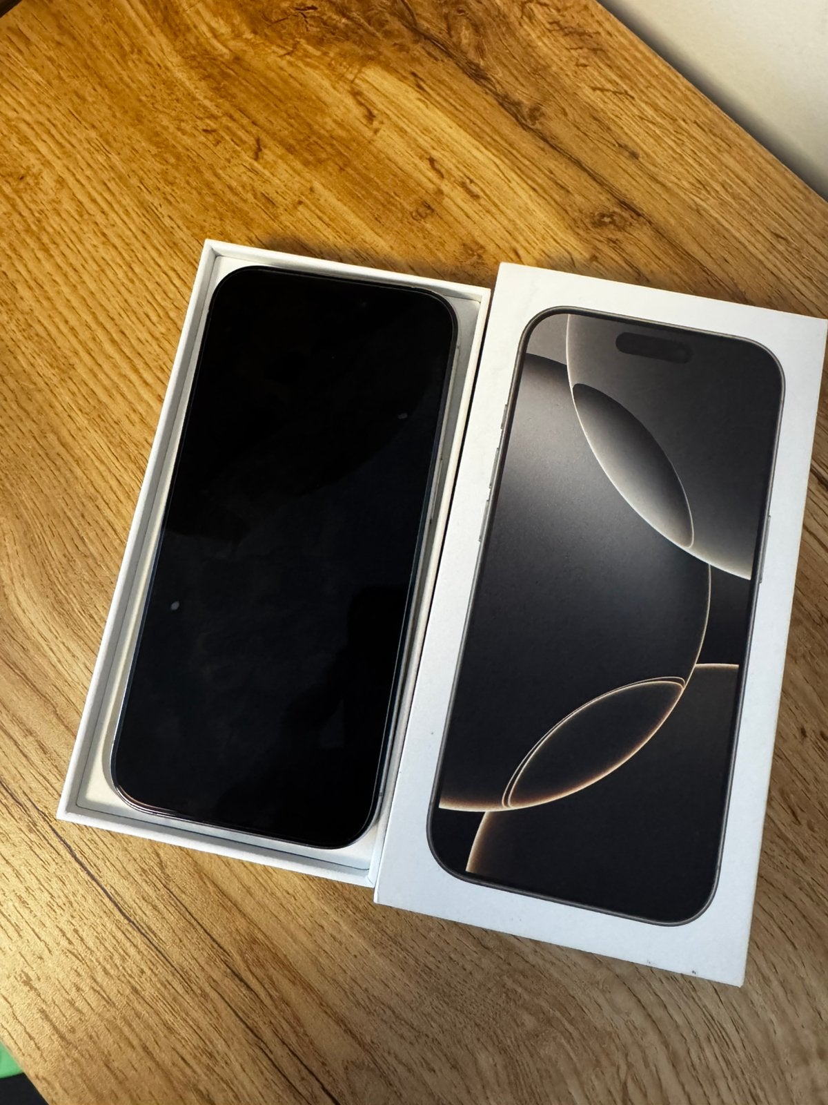 Iphone 16 pro 128 Go TITANIUM complet avec boîte, Télécoms, Téléphonie mobile | Apple iPhone, IPhone 16 Pro, 128 GB, Enlèvement ou Envoi
