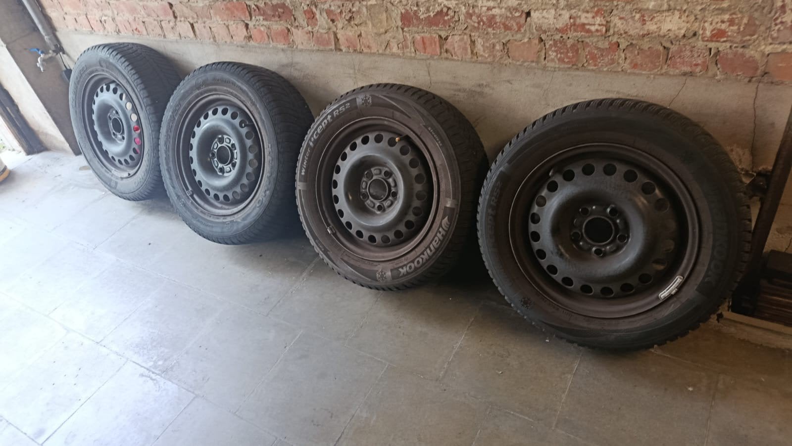 Ford fiesta focus 4 pneus neufs hivet et jantes 195/50/15, Neuf, 15 pouces, Pneus et Jantes, Pneus hiver