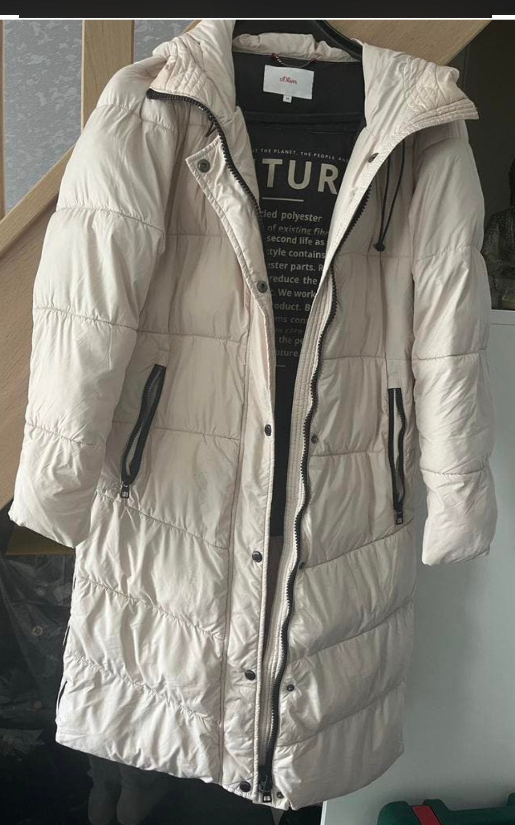 Manteau S. Oliver, Enlèvement, Comme neuf