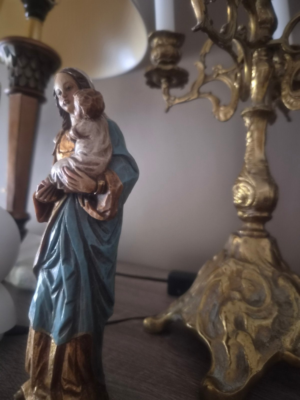 handgesneden en handgeschilderd houten beeldje van de Madonn, Antiek en Kunst, Ophalen