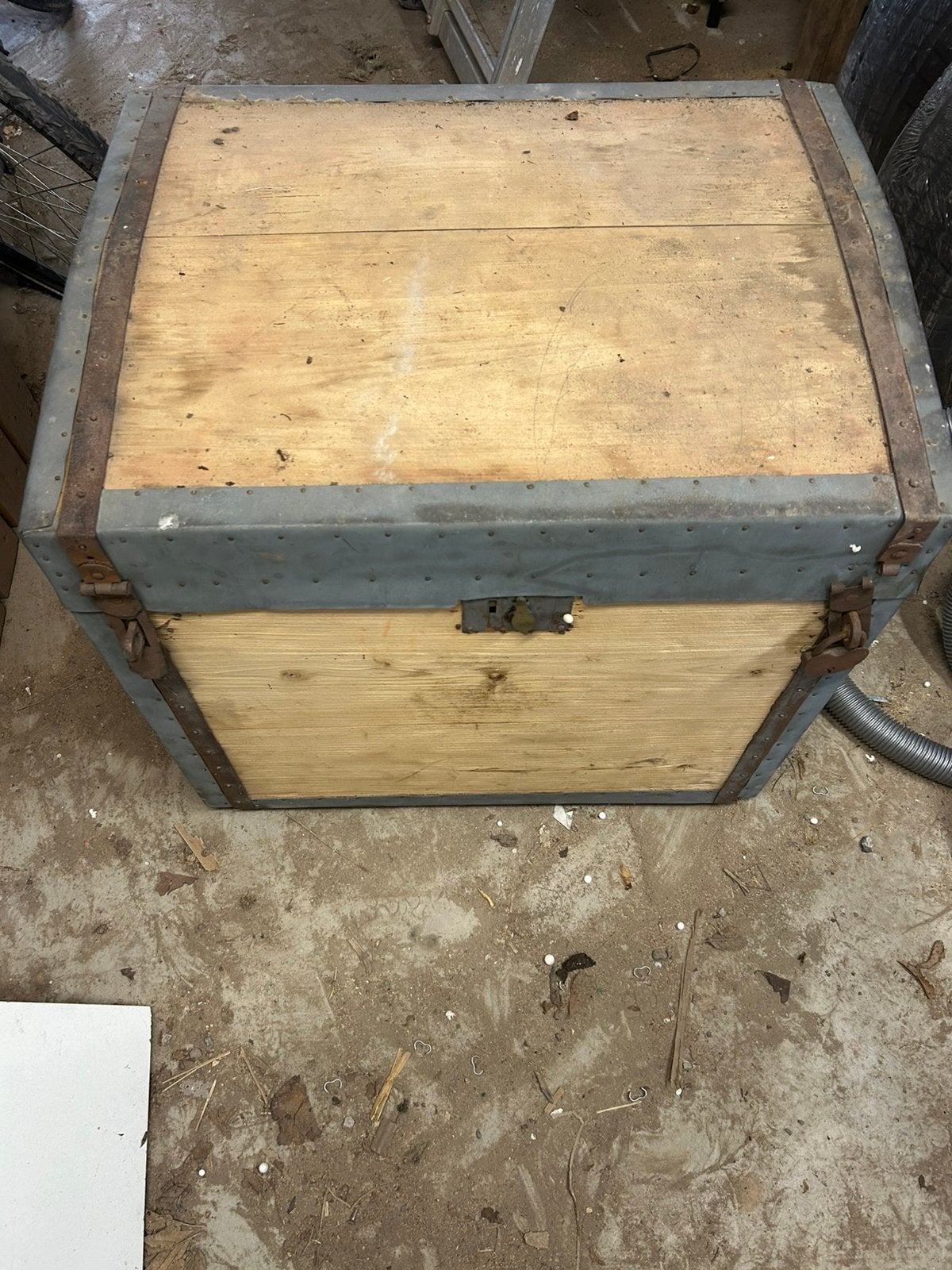 Coffre en bois, Enlèvement, Comme neuf