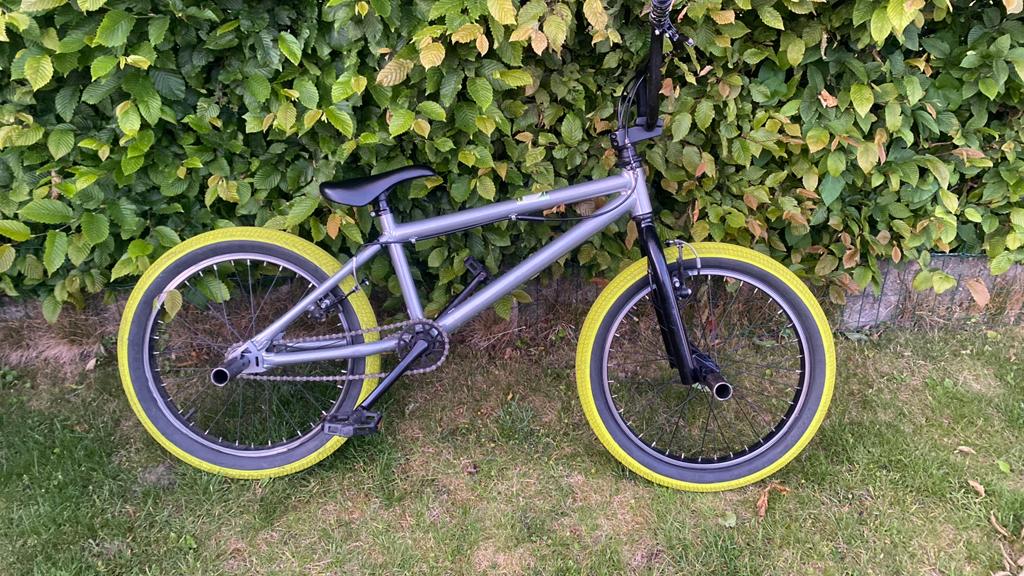 bmx grijs kleur met nieuwe vering, Ophalen of Verzenden, Zo goed als nieuw