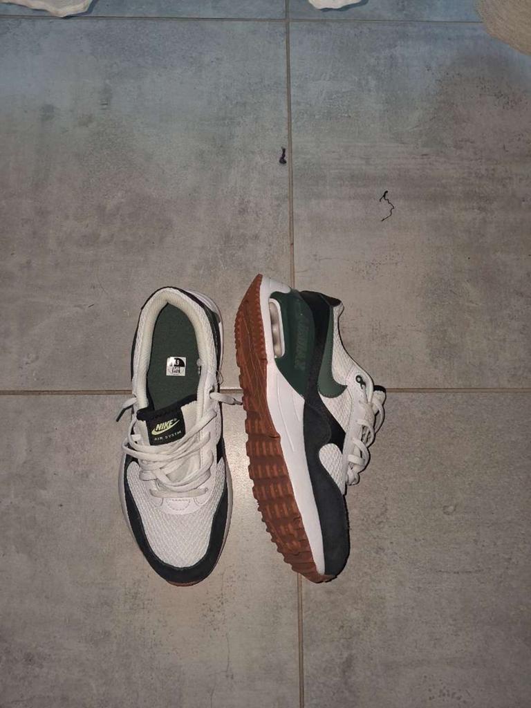Paire de airmax tres belle, Neuf, Garçon, Enlèvement ou Envoi, Autres types