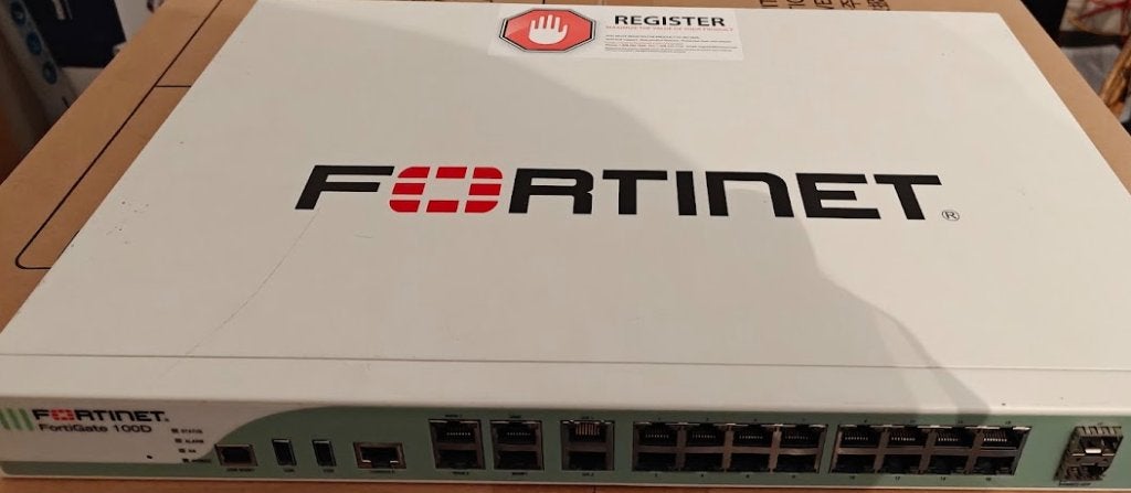 Fortinet FortiGate 100D Enterprise Firewall, Ophalen of Verzenden, Gebruikt, Router, Fortinet - Fortigate