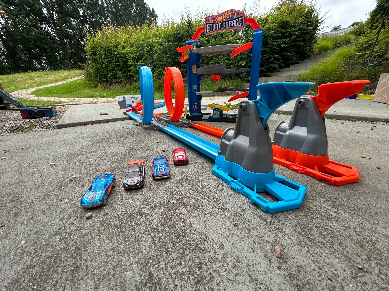 Hotwheels stunt garage + dual looping race baan, Ophalen, Zo goed als nieuw, Racebaan