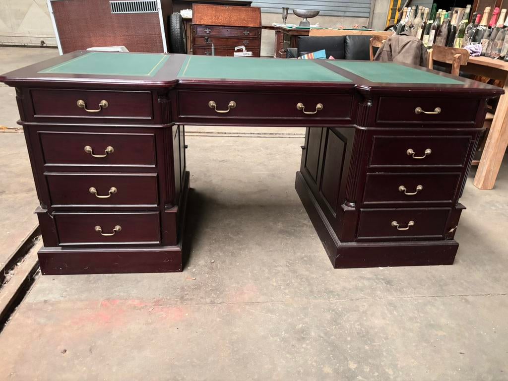 Bureau de notaire ancien en bois exotique, Enlèvement