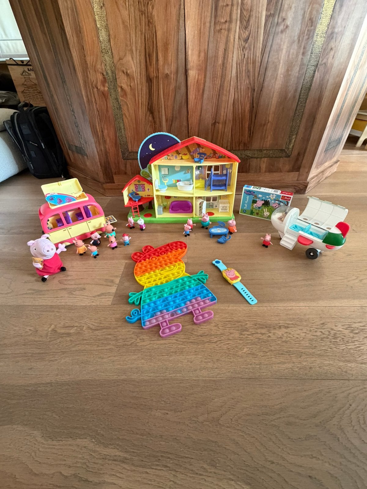 lot Peppa Pig – Maison, van, avion, figurines et accessoire, Enfants & Bébés, Jouets | Maisons de poupées, Comme neuf, Accessoires