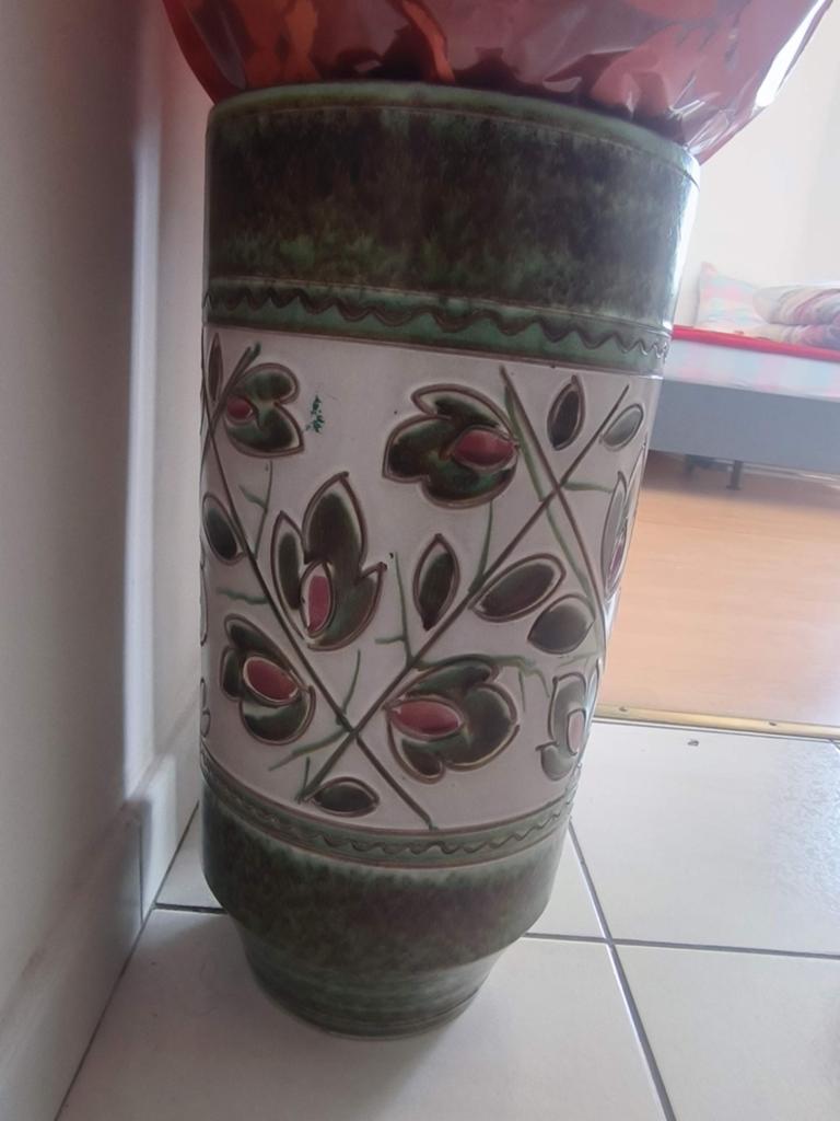 Vases, Enlèvement