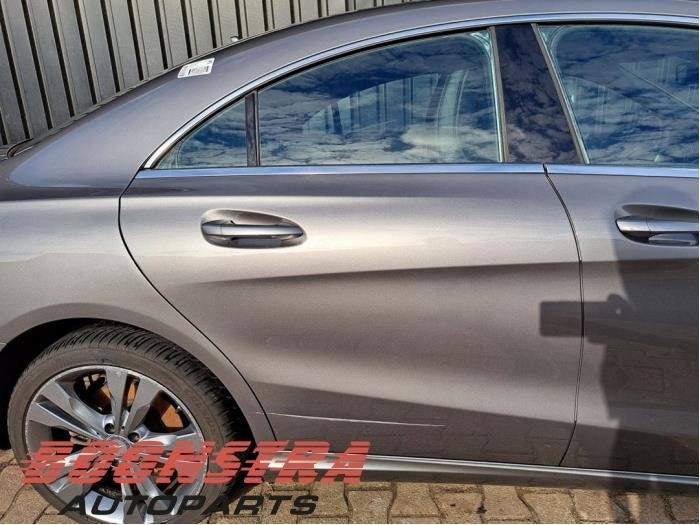 Portière 4portes arrière droite d'un Mercedes CLA (CLA-Kla, Autos : Pièces & Accessoires, Carrosserie & Tôlerie, Porte, Mercedes-Benz