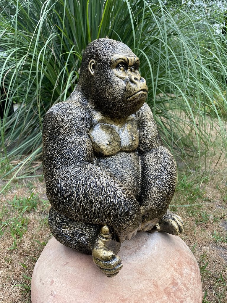 (Tuin)Beeld gorilla goud, tuin, zwembad, vijver 25cm, Ophalen of Verzenden, Nieuw, Kunststof, Dierenbeeld