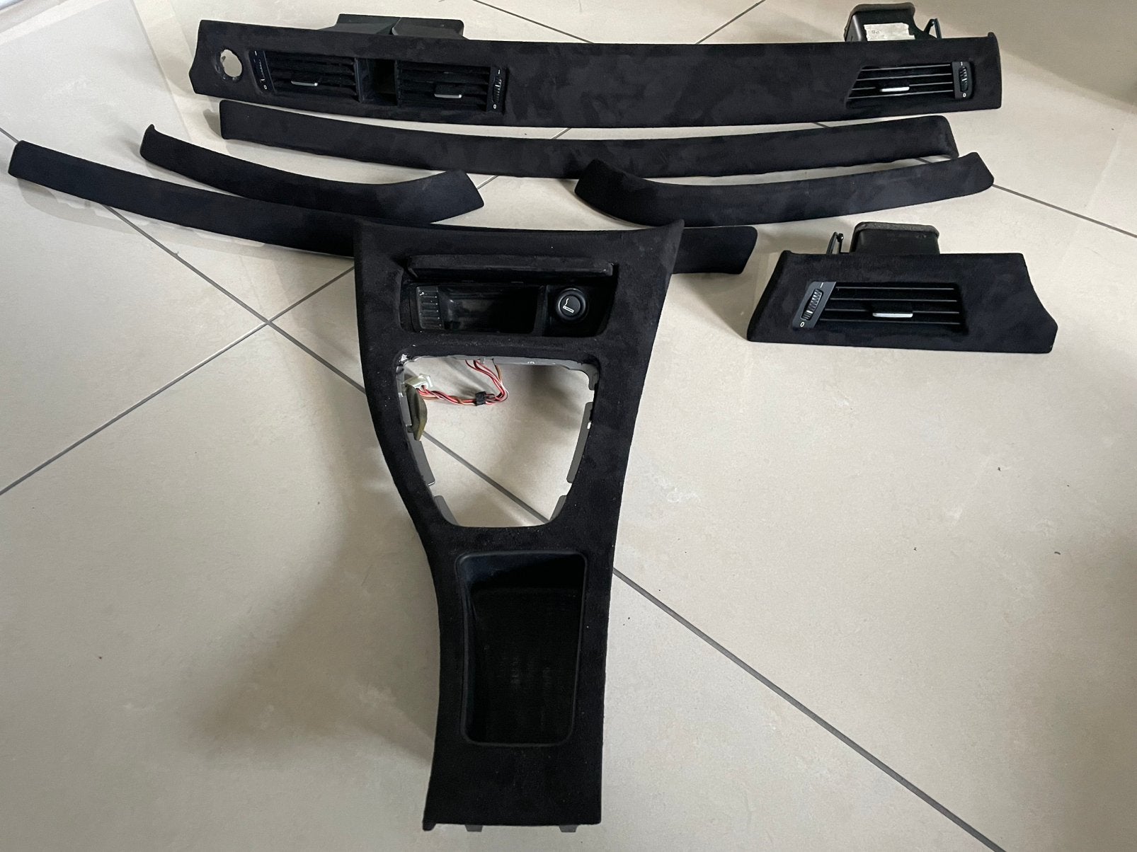 Alcantara sierlijsten bmw e90, Ophalen