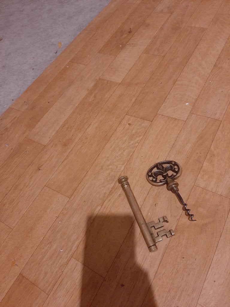 Ancienne clè vintage en metal 50€, Enlèvement ou Envoi