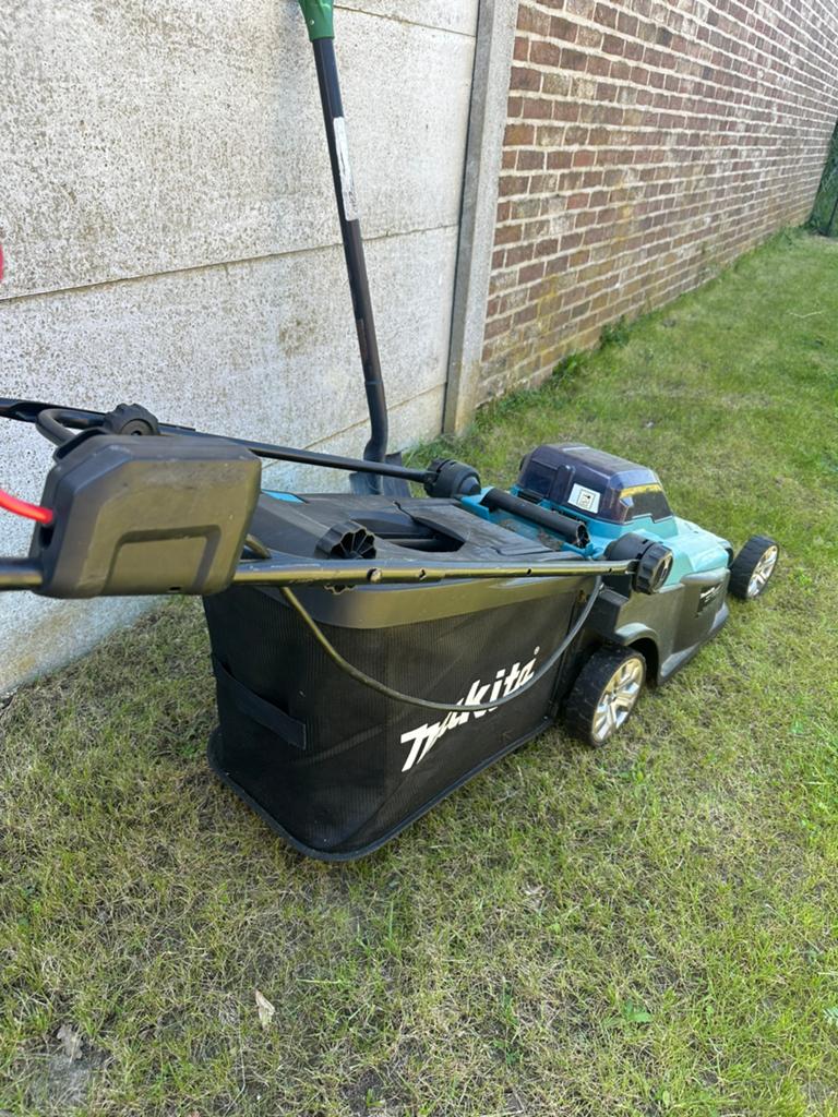Grasmaaier  makita, Tuin en Terras, Grasmaaiers, Ophalen, Zo goed als nieuw
