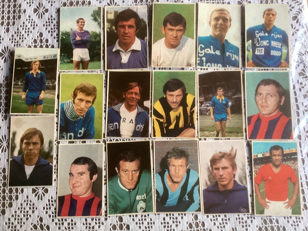34 prenten chromos postkaarten voetbal 1970-1971, Verzamelen, Ophalen of Verzenden, Gebruikt