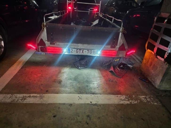 Je loue cette remorque. 750 kg avec 2 essieux, 3 m de long, Enlèvement ou Envoi