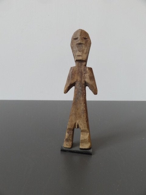 Afrikaans Aklama beeldje op sokkel hoog ca 14 cm., Antiek en Kunst, Afrika, Verzenden, Beeld, Hout