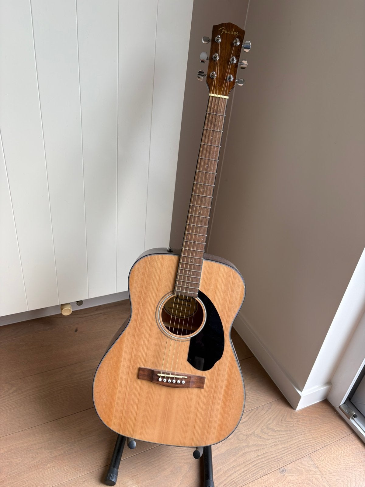 Fender CC-60s gitaar met standaard, Muziek en Instrumenten, Ophalen, Zo goed als nieuw