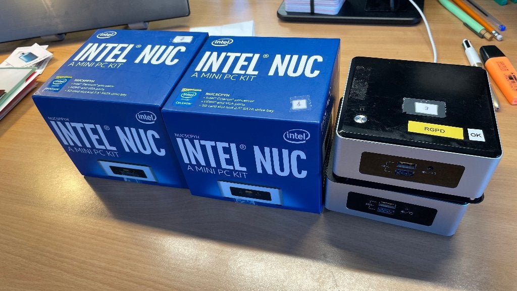 Intel NUC 5CPYH, Computers en Software, Gebruikt, Minder dan 2 Ghz, SSD, 128 GB