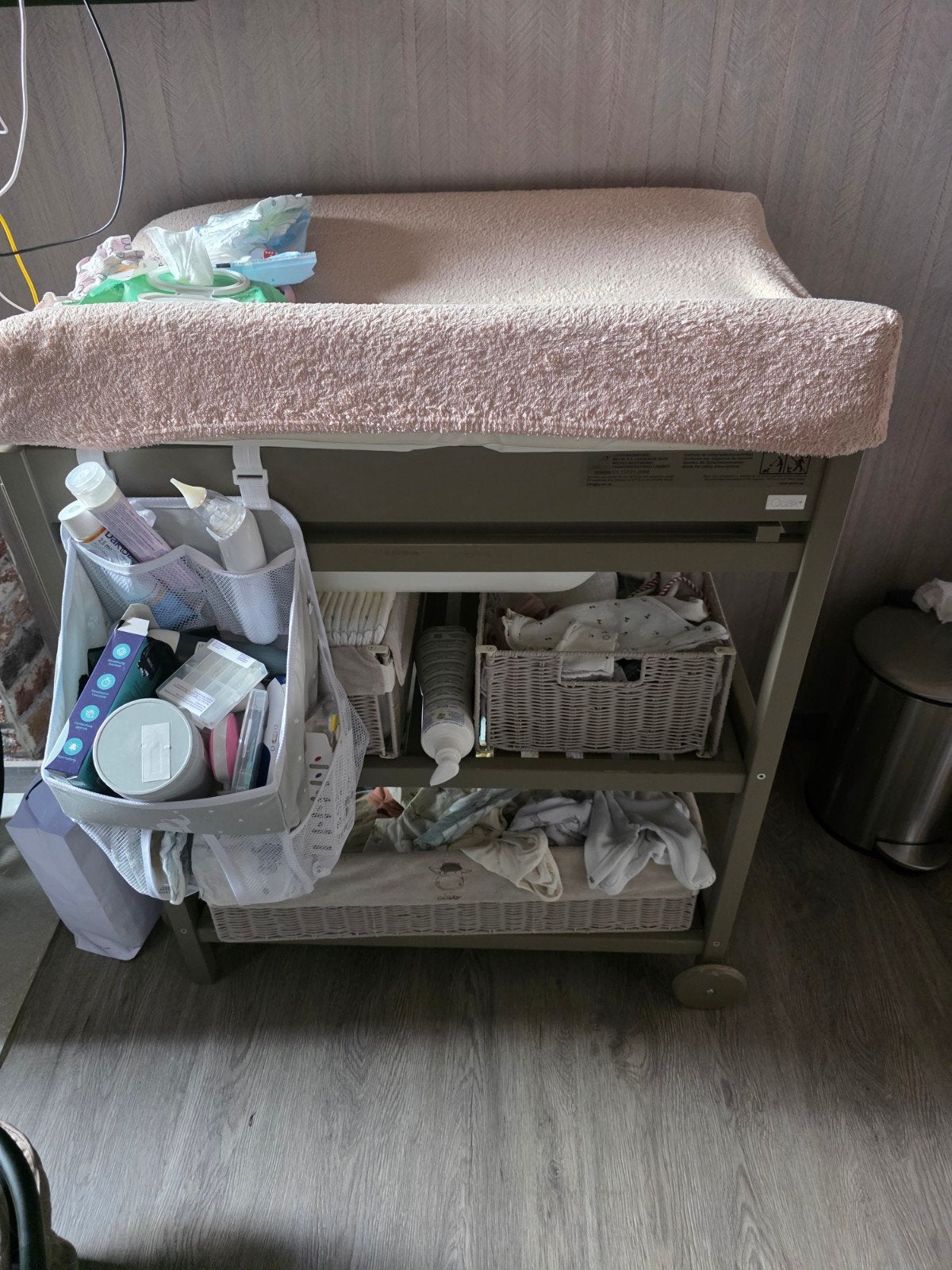 quax verzorgingstafel met bad, Enfants & Bébés, Chambre d'enfant | Commodes & Armoires, Enlèvement