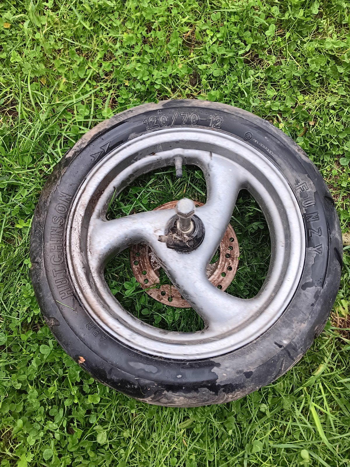 Roue et fourche de scooter, Enlèvement