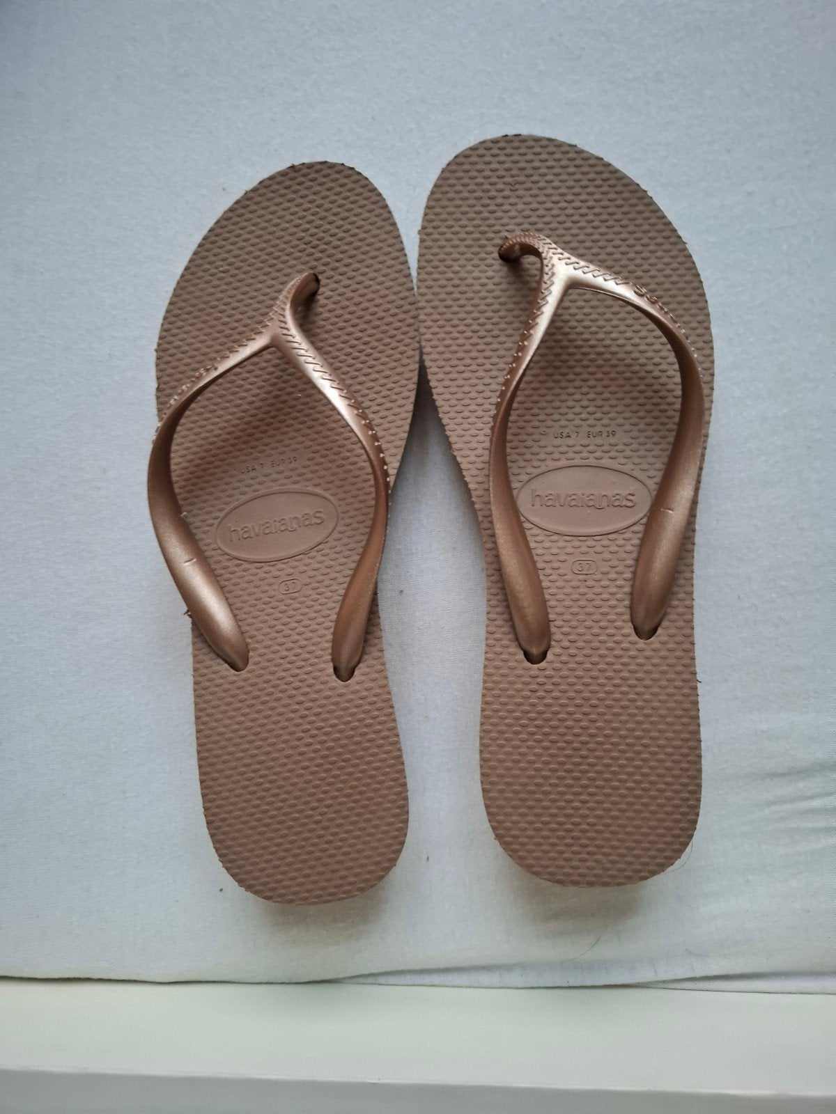 Tong Havaianas taille 37, Enlèvement