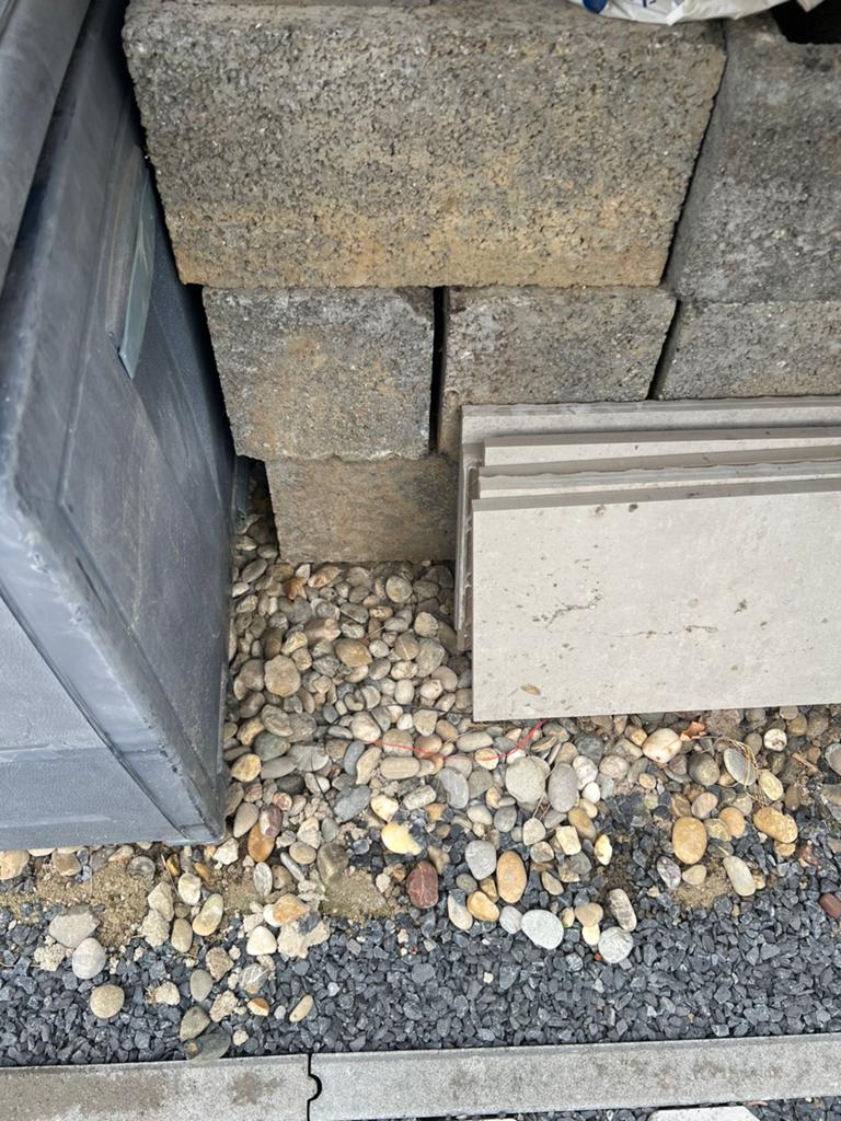 Gratis betonblokken +- 25 stuks, Ophalen, Gebruikt