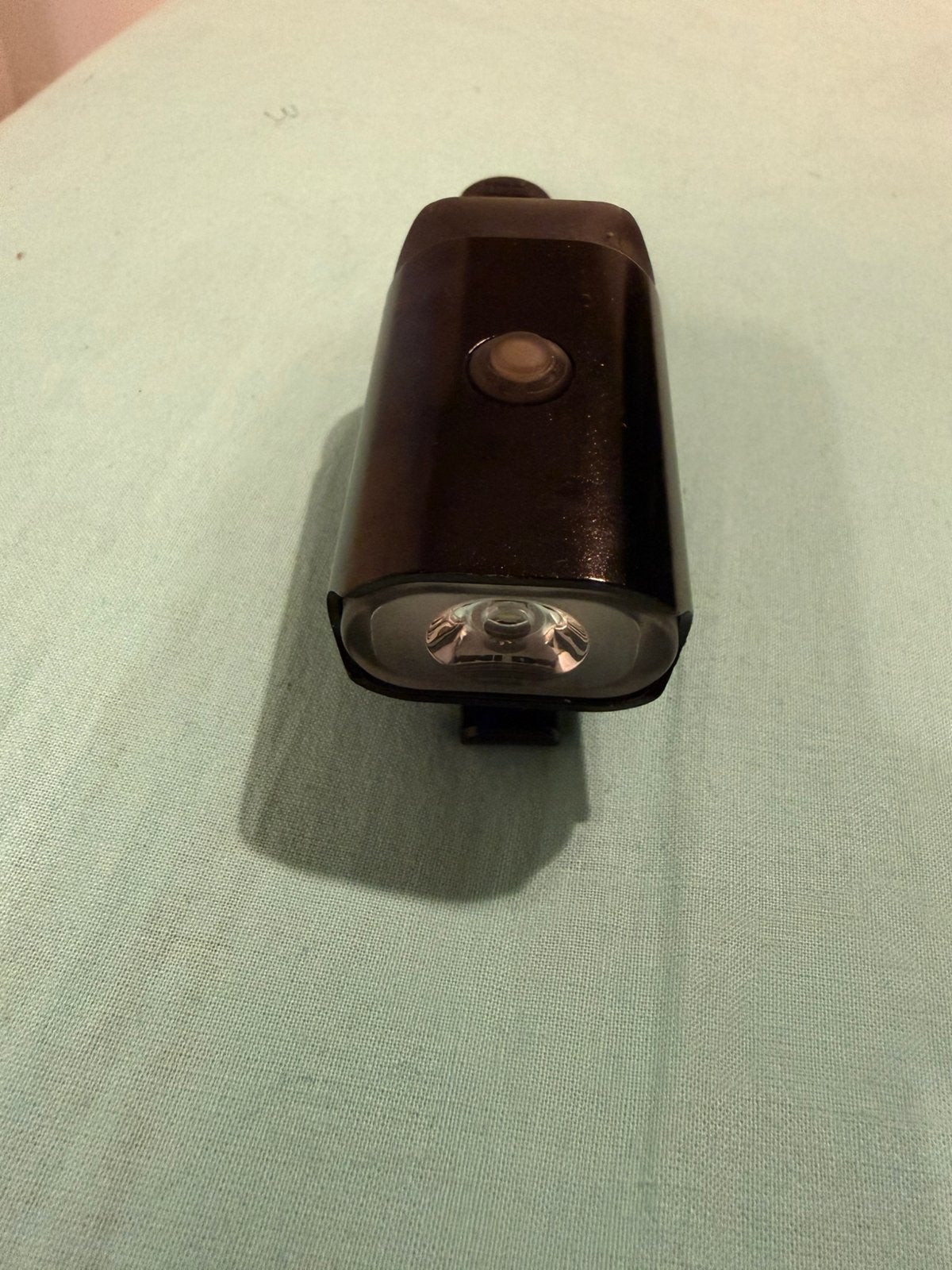 LEZYNE 400XL, Vélos & Vélomoteurs, Rechargeable, Enlèvement ou Envoi, Phare avant, Batterie