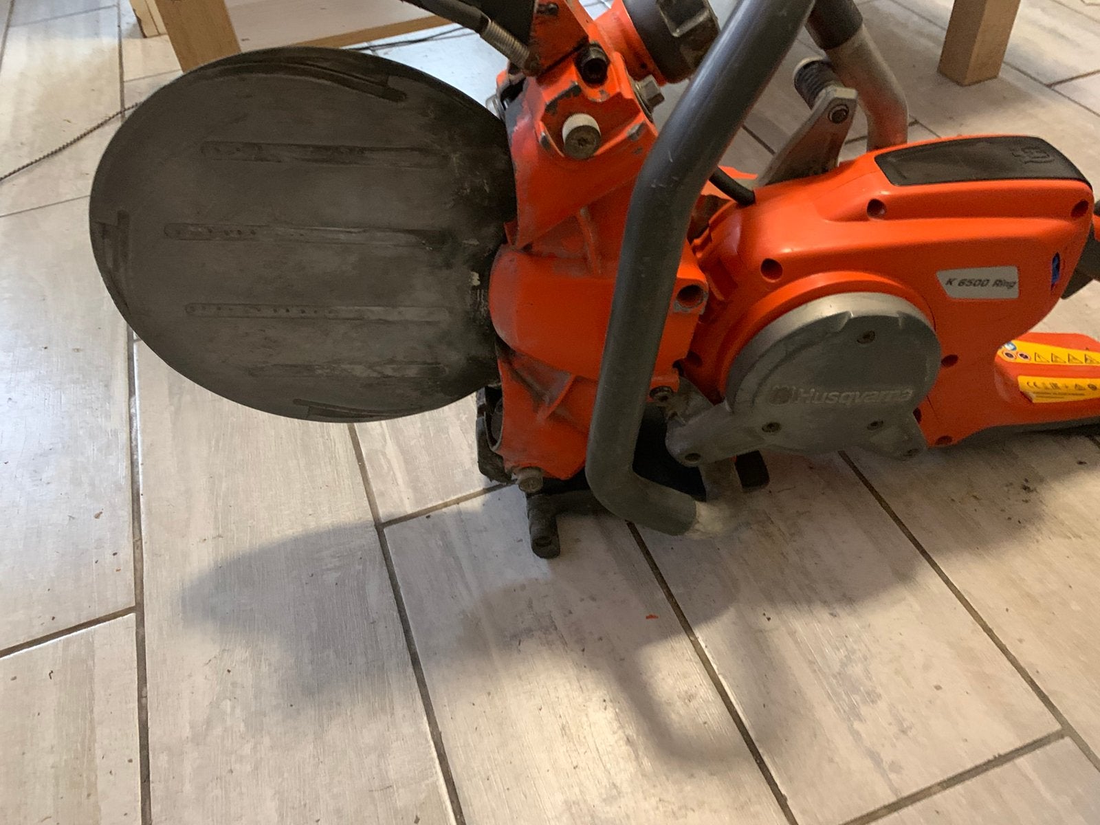 Scie HUSQVARNA K6500 et groupe haute fréquenceHUSQVARNA PP65, Enlèvement