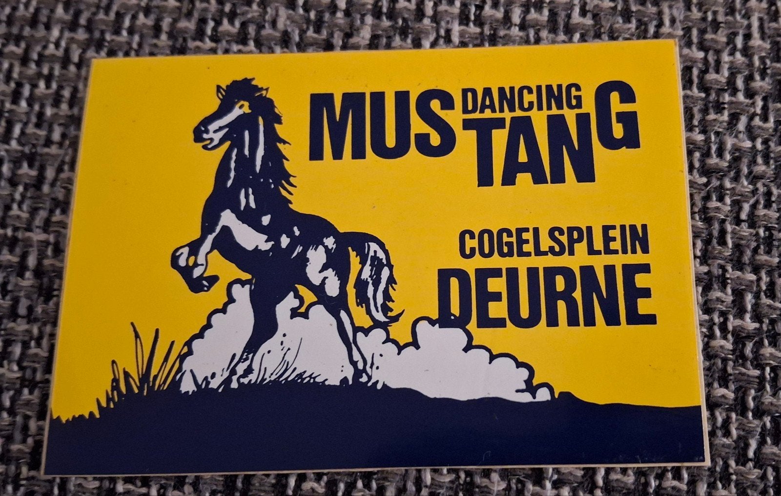 Autocollant Dancing Nightclub Mustang Cogelsplein Deurne, Enlèvement ou Envoi, Comme neuf, Société ou Association